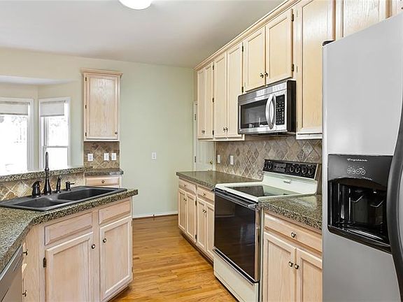 4th image of 3509 Pine Grove Dr