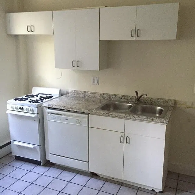3 bed, 870 sqft, $4,400 — Photo 1