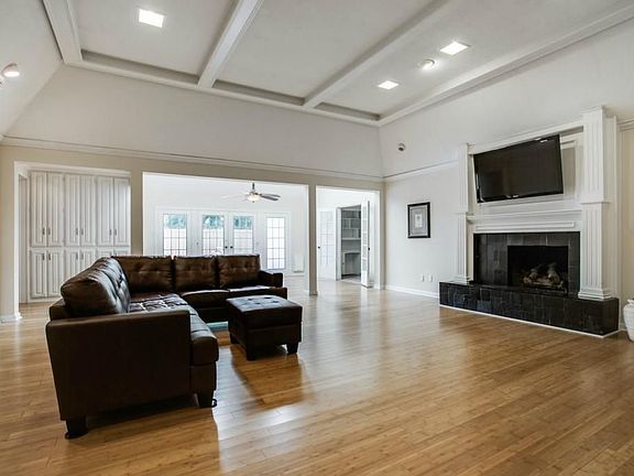 4th image of 4411 Briargrove Ln