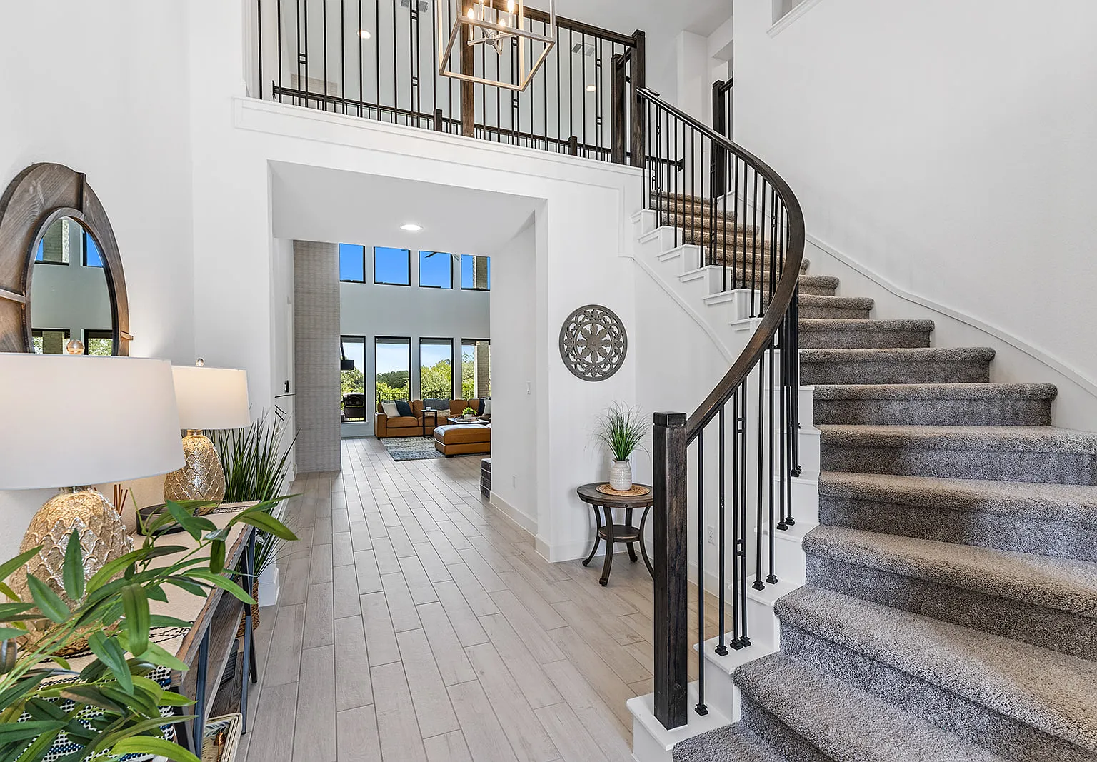 5 bed, 4.5 bath, 4891 sqft, $10,500 — Photo 3