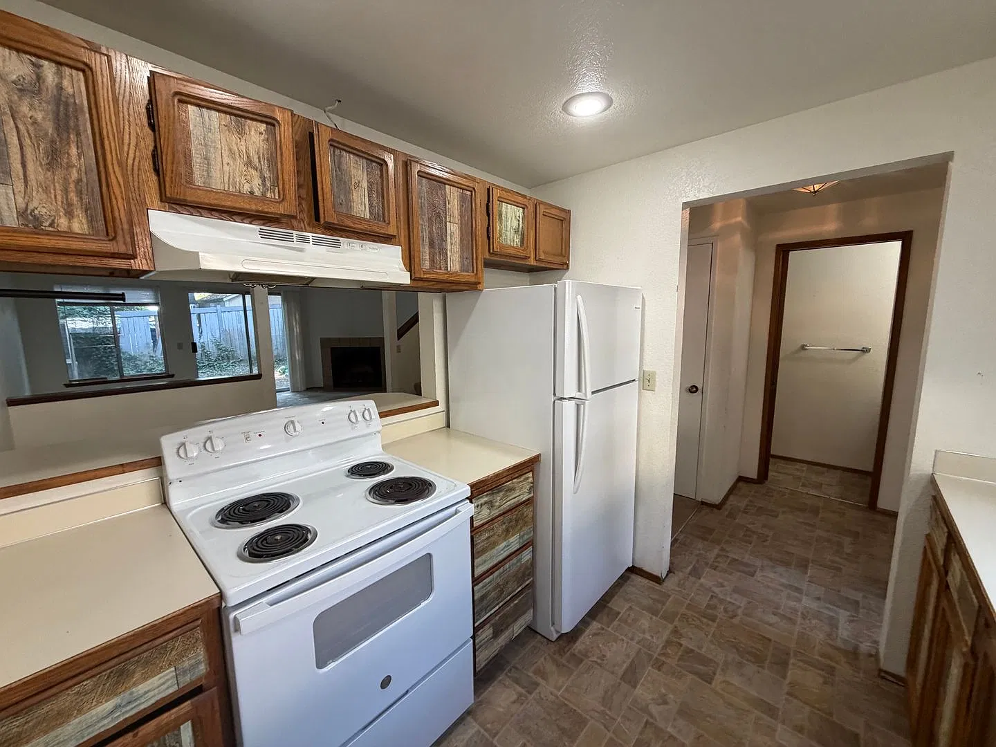2bd/1.5bth Sweet Little Apartment in Edmonds — Photo 2