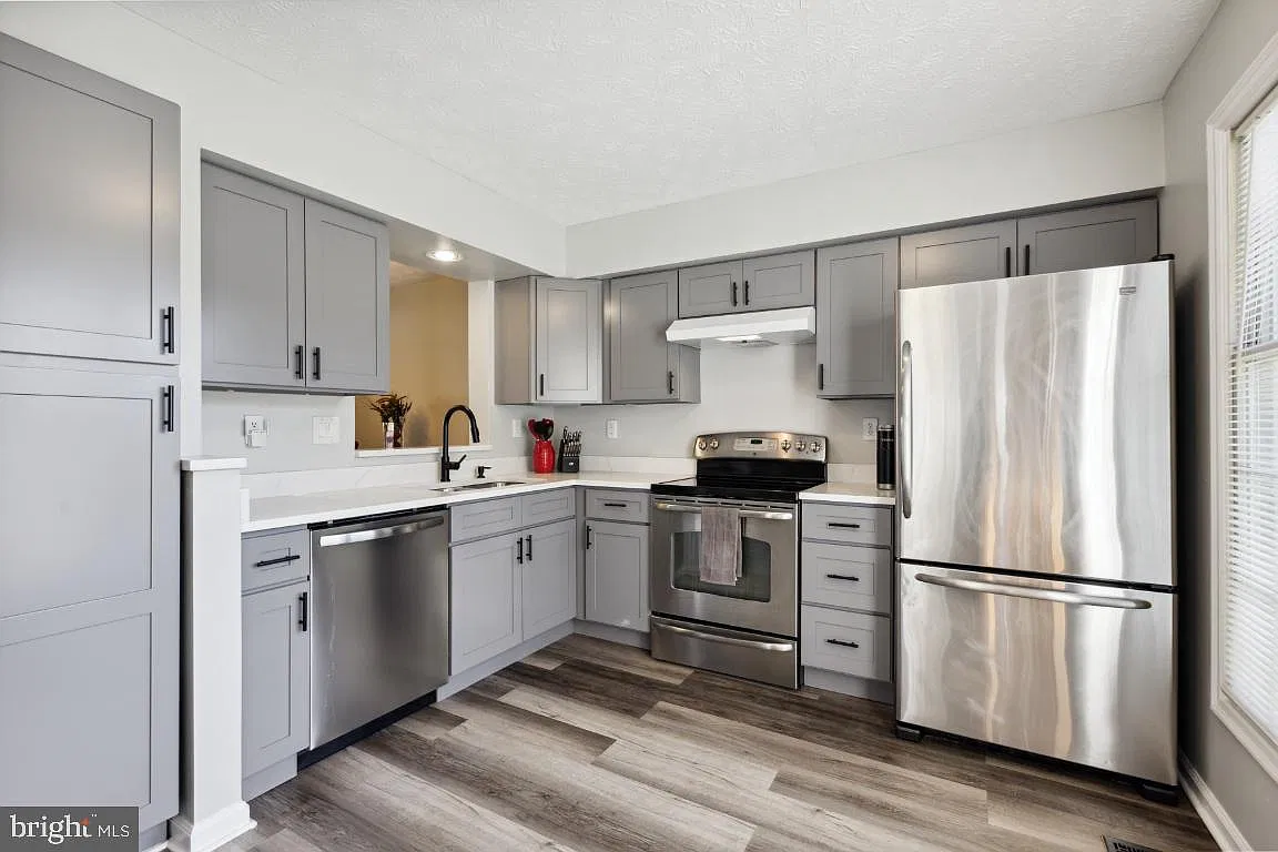 4 bed, 2.5 bath, 1820 sqft, $3,099 — Photo 4