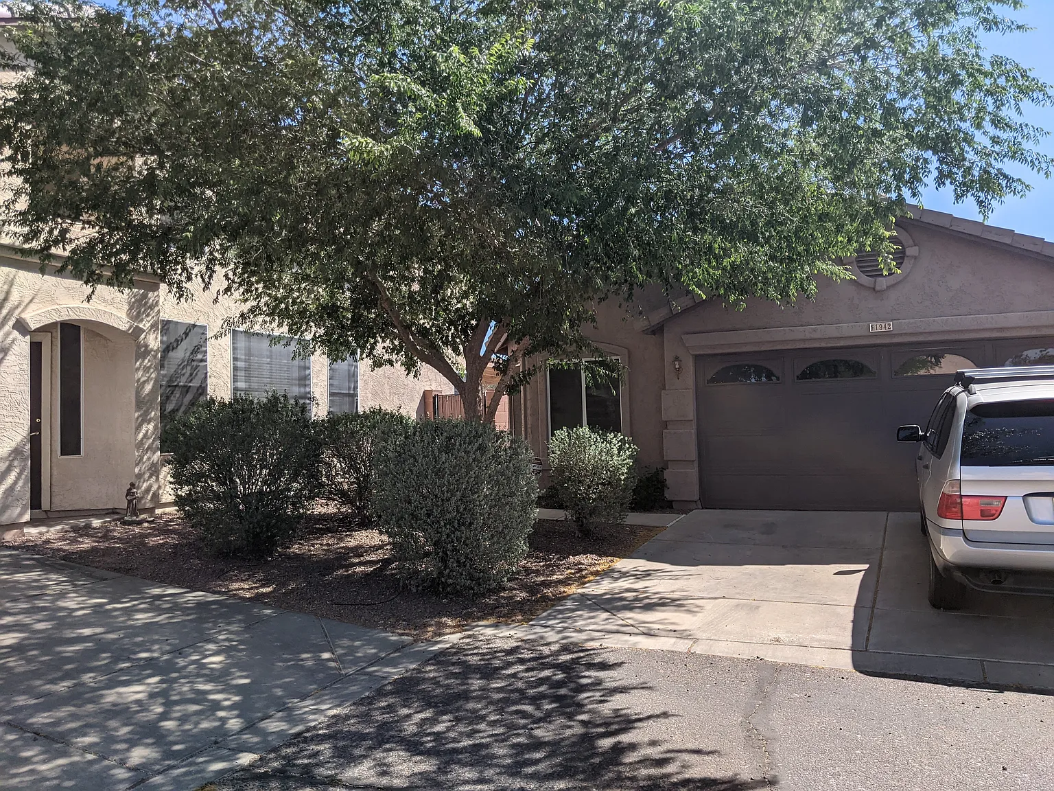 1942 E Aire Libre Avenue — Photo 2