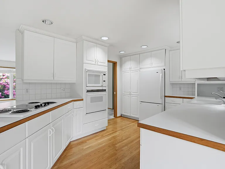 16017 NE 57th St — Photo 11