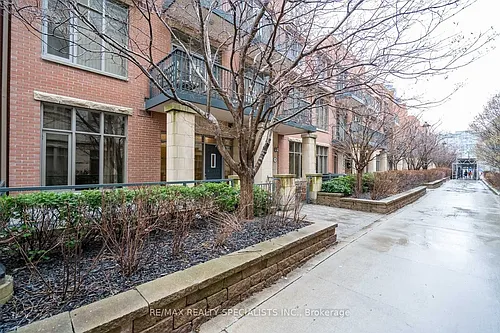 330 Princess Royal Dr #320 Photo 1
