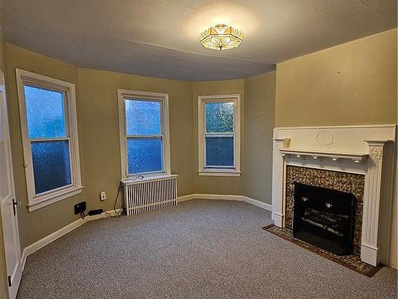 3rd image of 406 Boulevard Floor 1