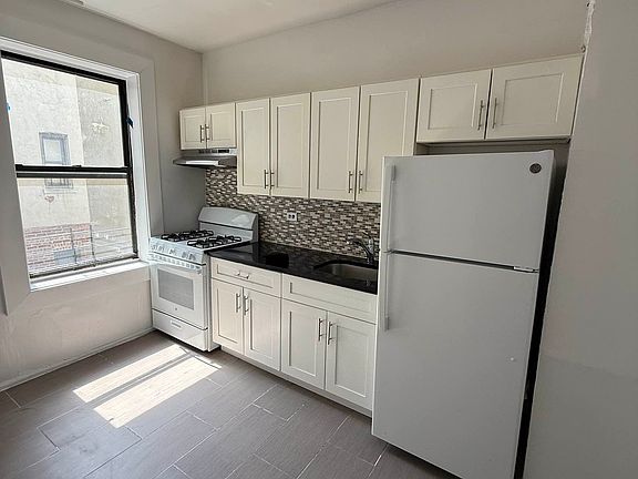 5th image of 3021 Holland Ave #N44