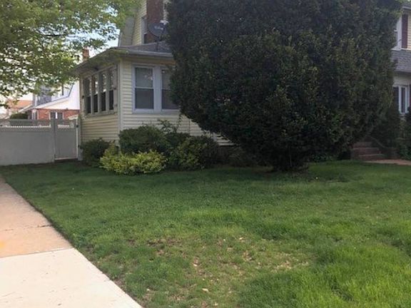 3rd image of 851 Seaman Ave E