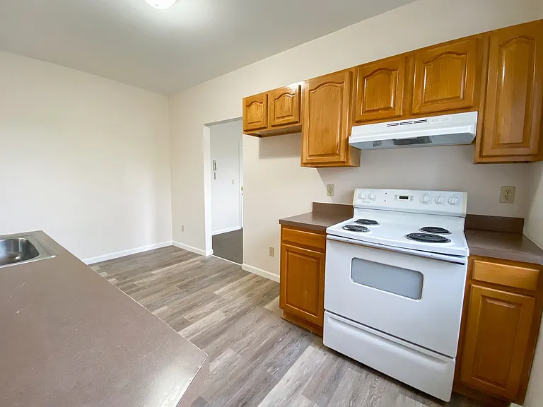 162-164 Ward St #302 — Photo 5