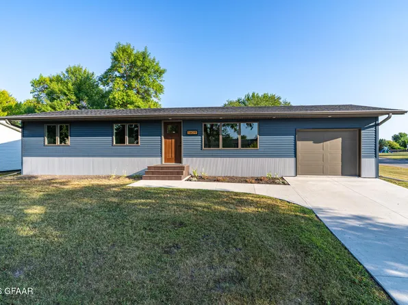 1409 Alexander Ave, Crookston, MN 56716