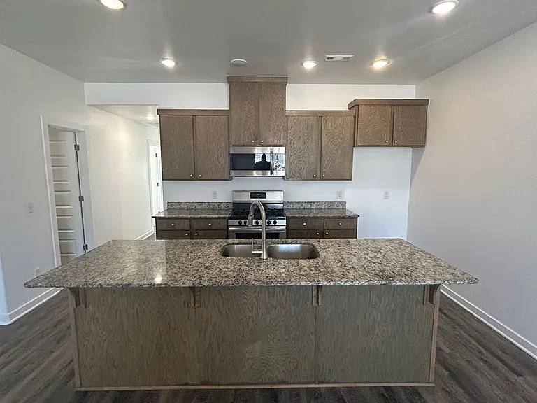644 Hidden Springs Dr — Photo 4