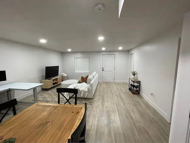 N 70 W — Photo 8