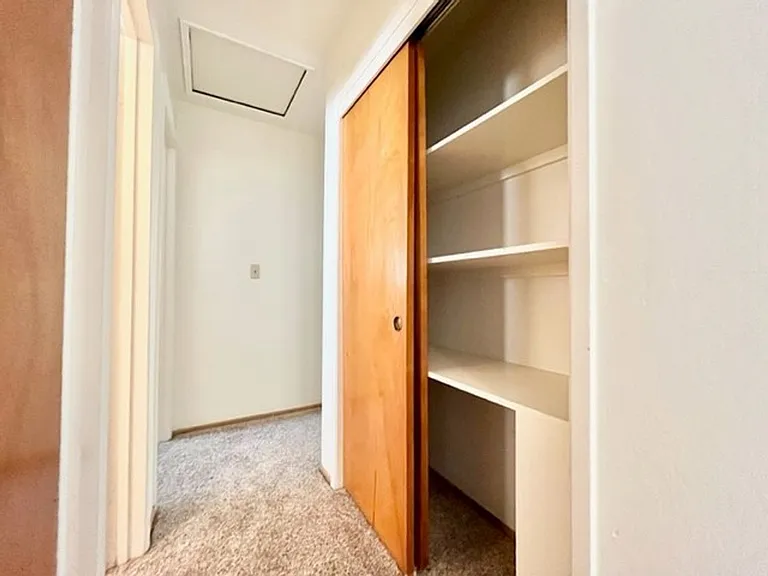 1544 Laburnum- Great 2 bedroom apartments in a quiet complex — Photo 10