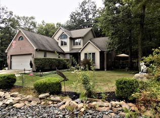 45 Pebble Beach Dr, Hazleton, PA 18202