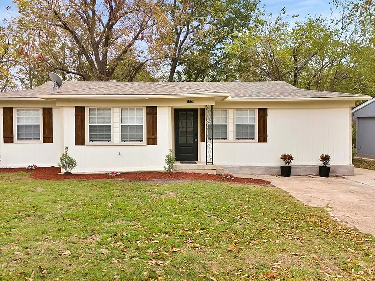 1520 Valley View St — Photo 1