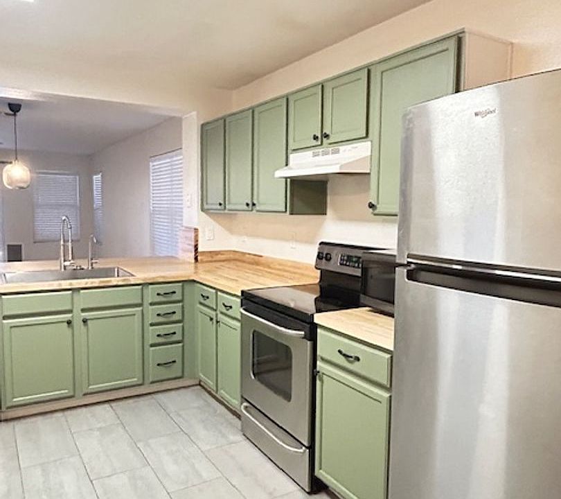 1st image of 959 E Arabian Dr