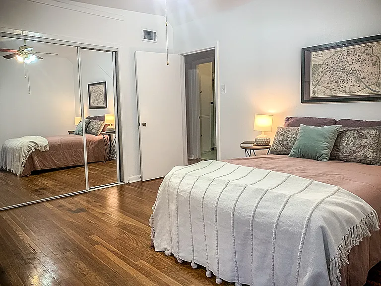 904 Chevy Chase Dr #1 — Photo 8