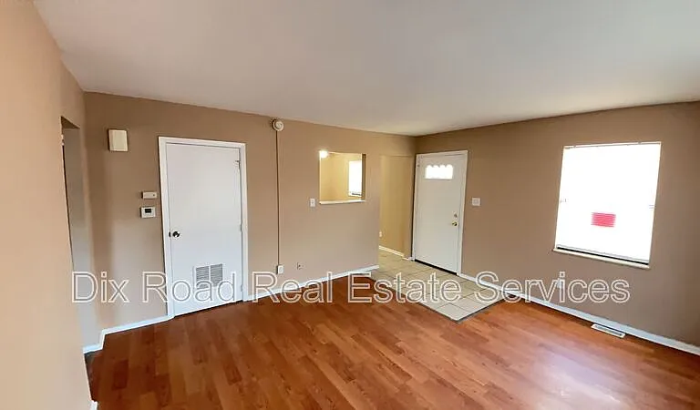 5 N Sutphin — Photo 4