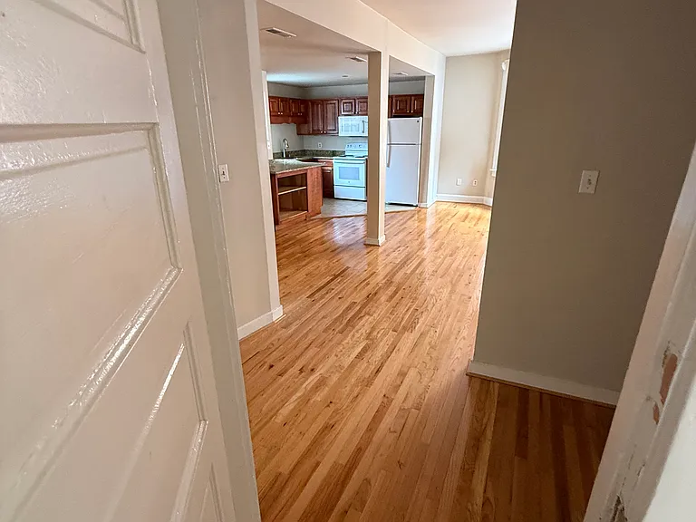 209 Hanover St #3 — Photo 8