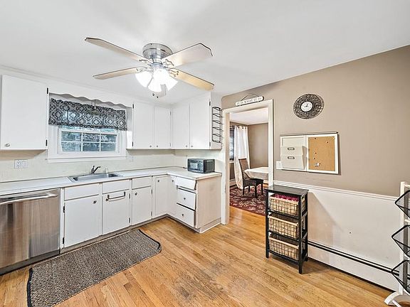 3rd image of 135 Saint Claire St