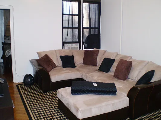 Rented by Maximus Realty Group | media 35