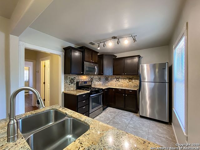 1st image of 522 N Meadowlane Dr