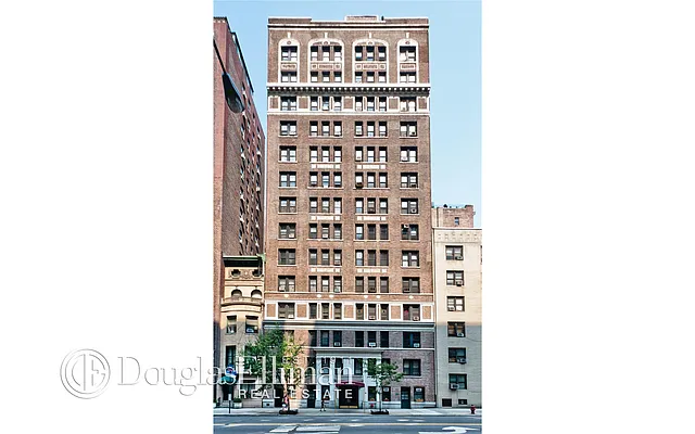 Sold by Douglas Elliman | media 21