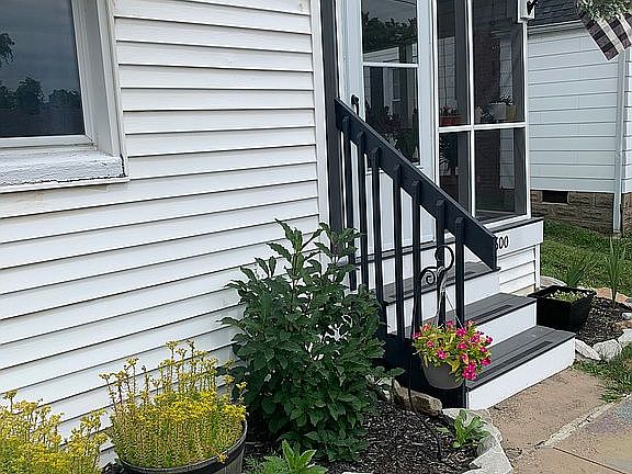 2nd image of 600 Eastlawn Ave