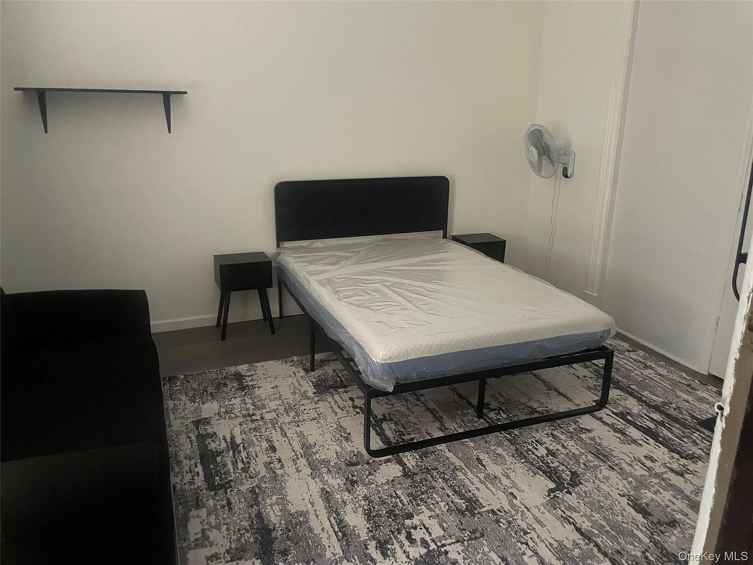 3 bed, 1.0 bath, 2400 sqft, $800 — Photo 4