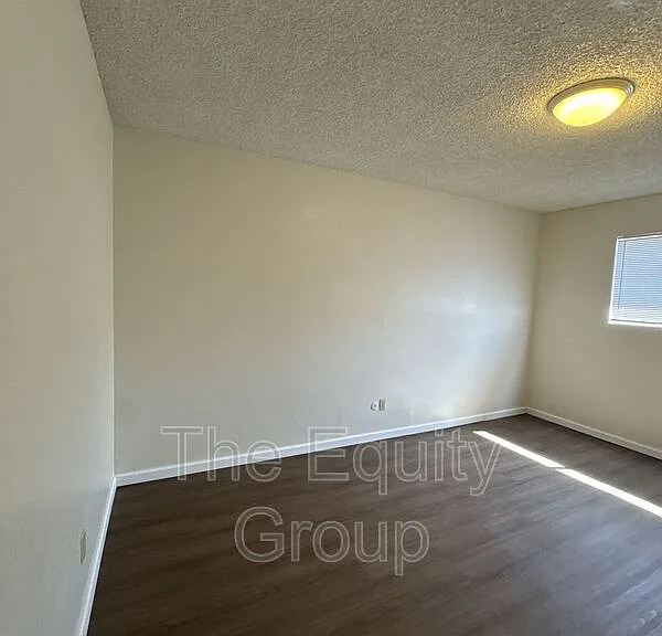 1861 Emma Lee Ln — Photo 17