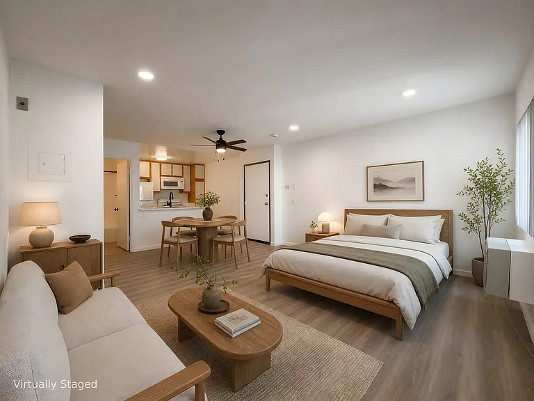 Laurel Canyon Place — Photo 1