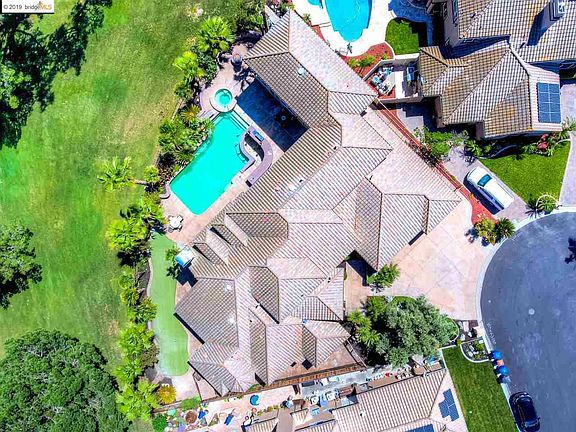 4th image of 5686 Oakmont Ct