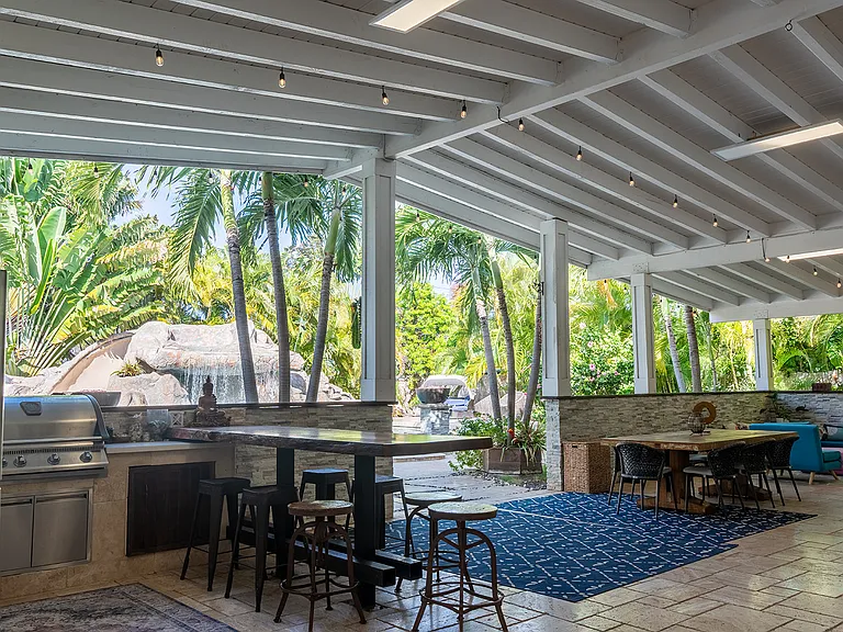 211 Portlock Rd — Photo 3