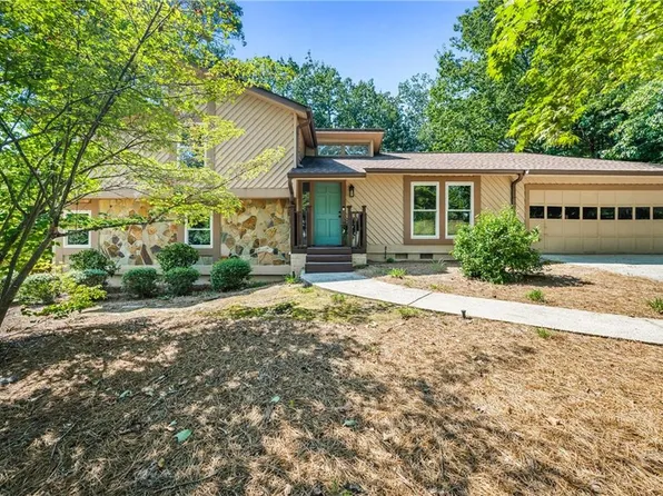 951 Woodmont Dr, Marietta, GA 30062