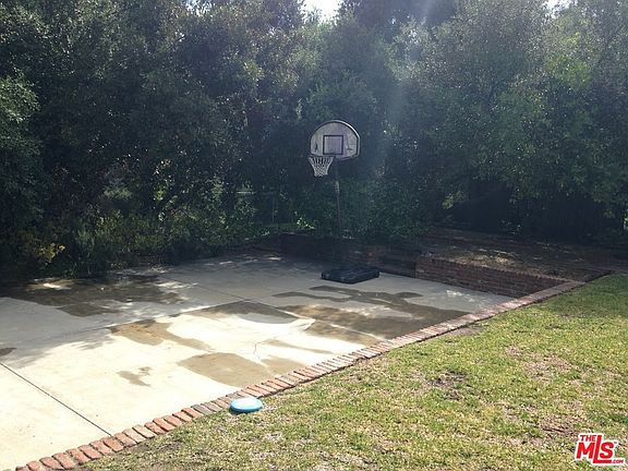 4th image of 2680 S Oak Knoll Ave