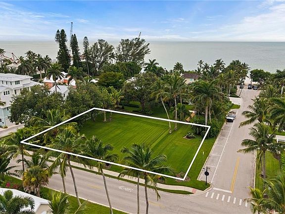 3rd image of 1100 Gulf Shore BLVD S