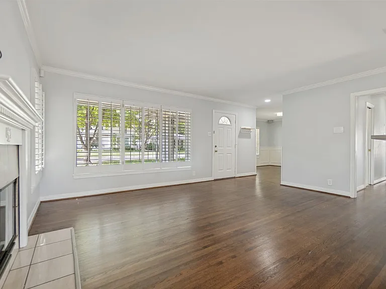 4144 Beechwood Ln — Photo 2