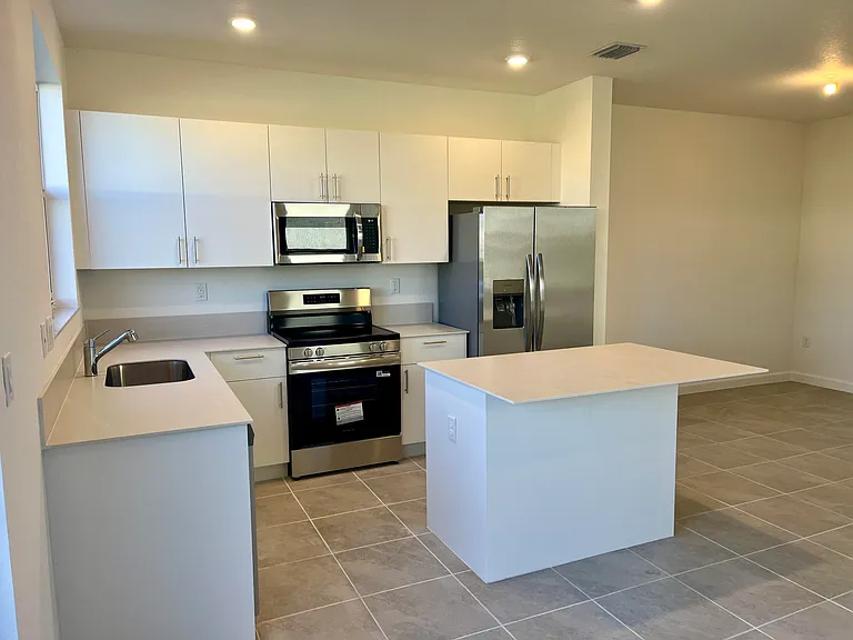 2776 SE 26th Ave — Photo 10