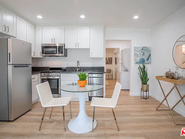 6244 De Longpre Ave #14 — Photo 15