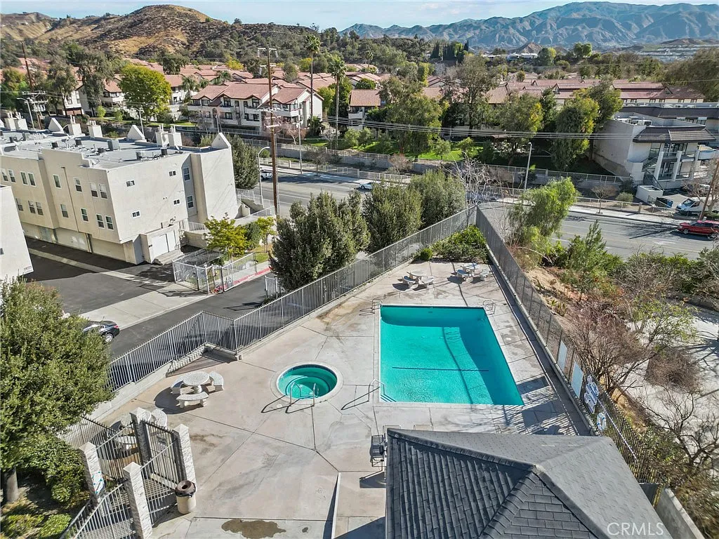 18209 Sierra Hwy Unit 17 photo 1