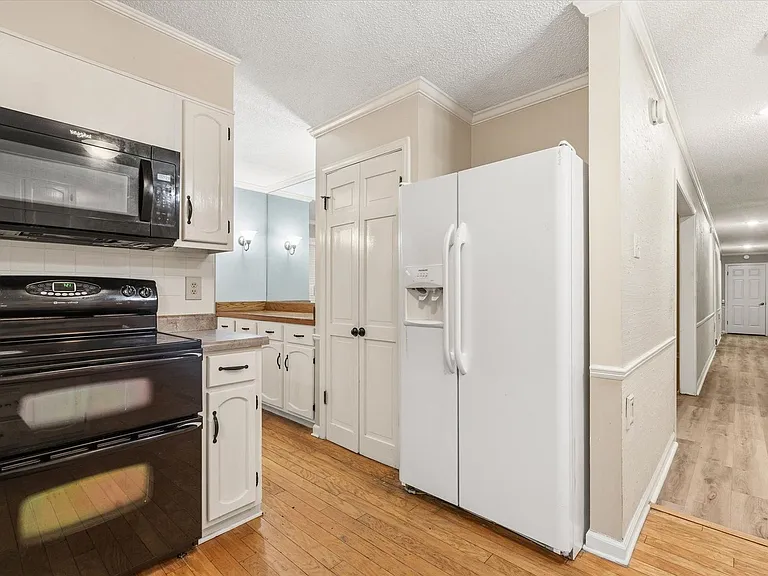 1610 Hillcrest Dr — Photo 43