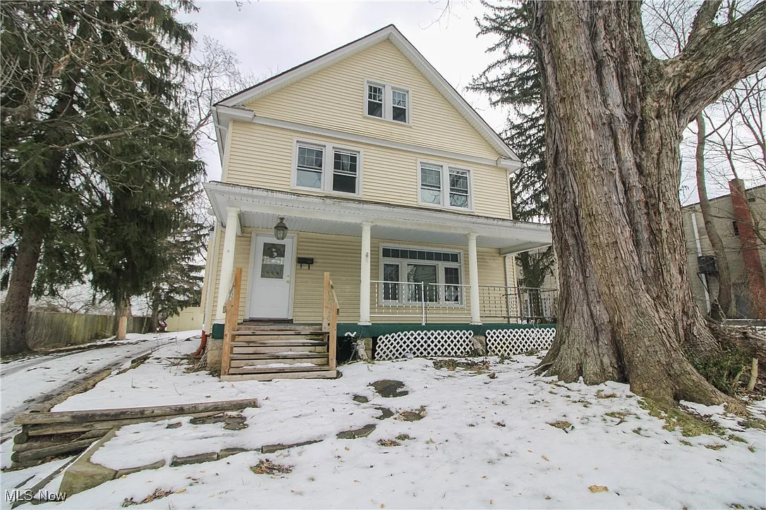 29 Rebecca Ave photo 1