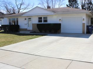 651 W Wrightwood Ave, Addison, IL 60101