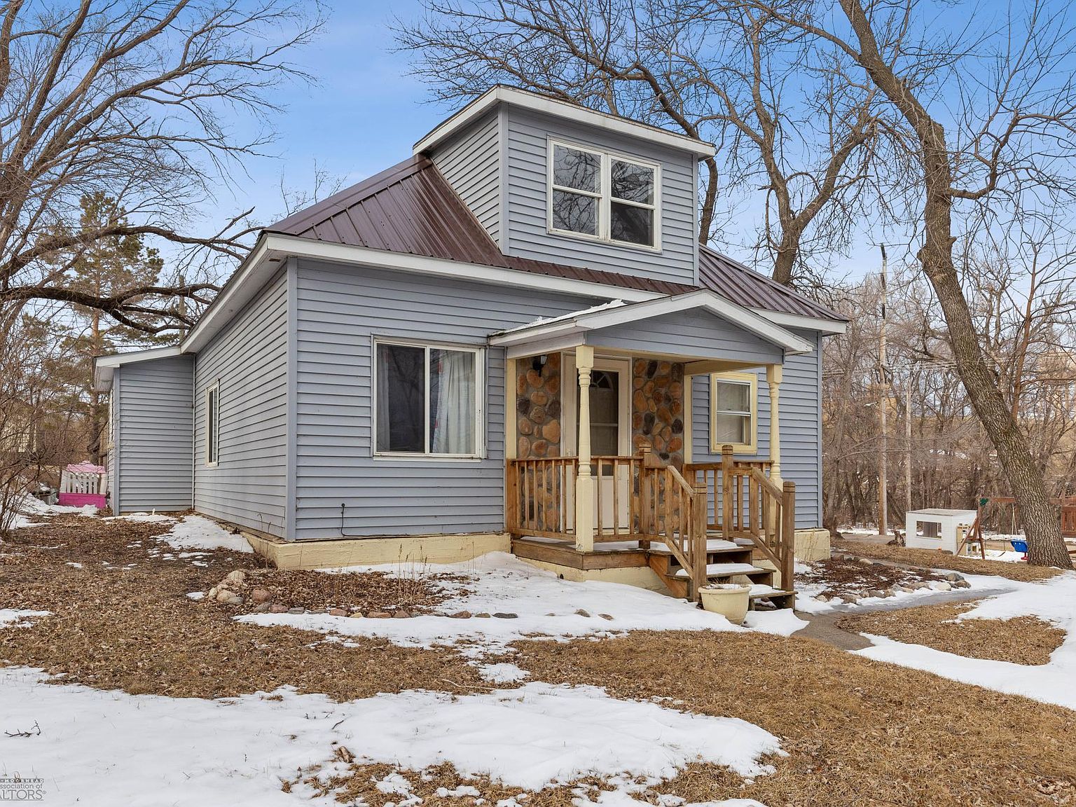 818 Center St, Enderlin, ND 58027 Zillow