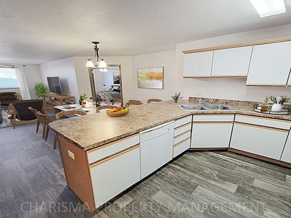 4th image of 906 N Western Ave #108