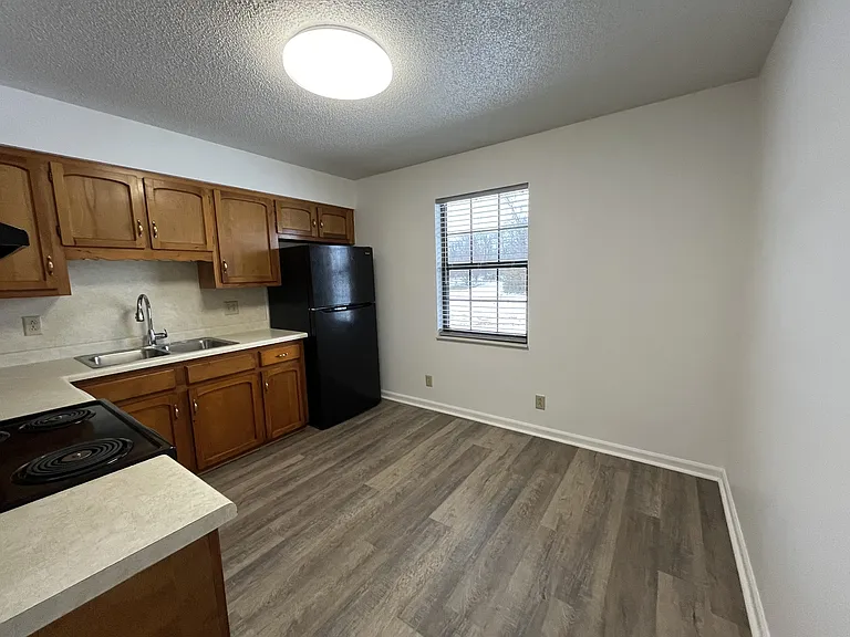 144 Mason St — Photo 1