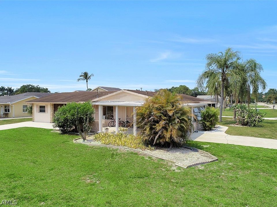 Modern Fully Remodelled Waterfront POOL 1.5 Miles from the Beach