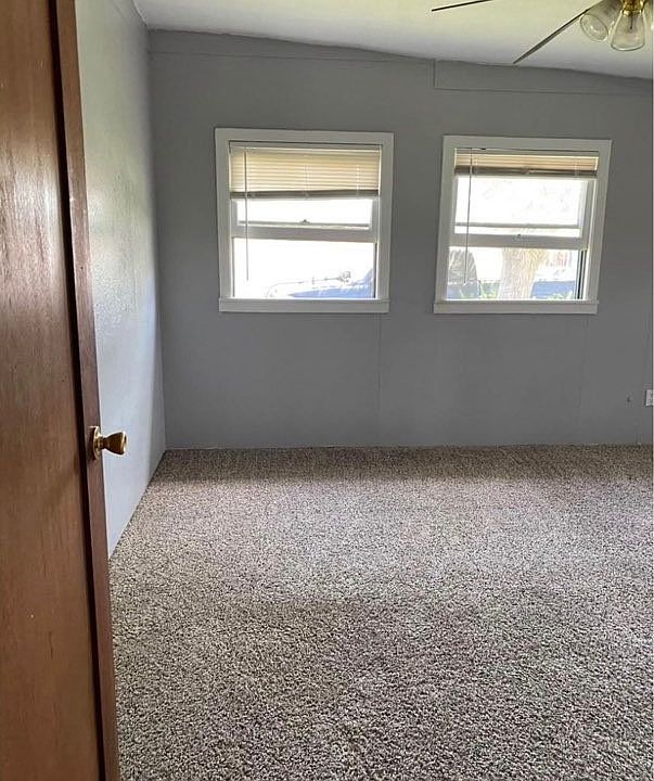 2nd image of 581 E Menlo Ave