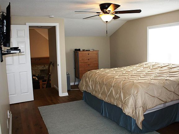 4th image of 504 Stalcup St