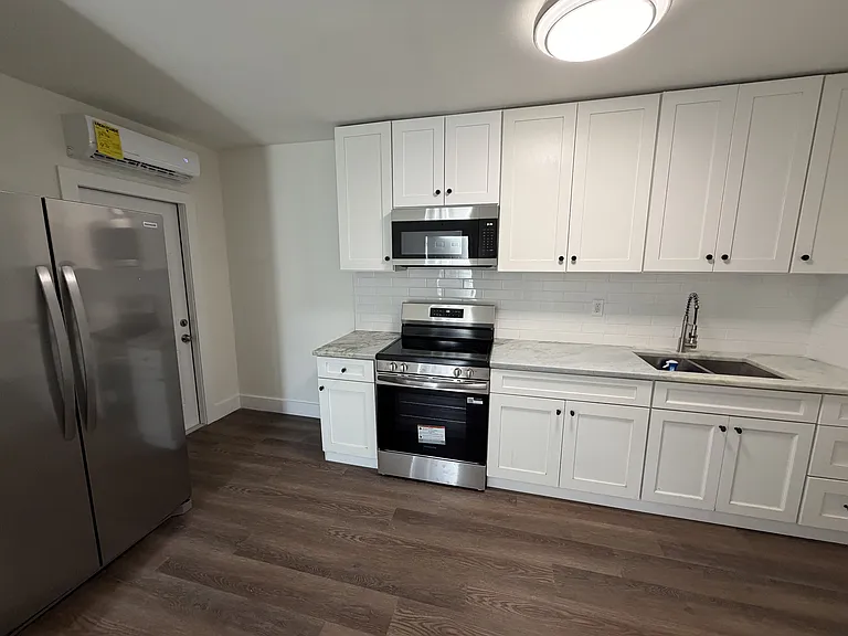 110 NE Monroe Cir N #4 — Photo 4